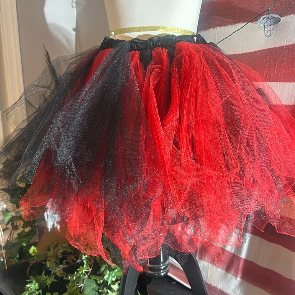 Black red adult tutu size 8 like new Halloween